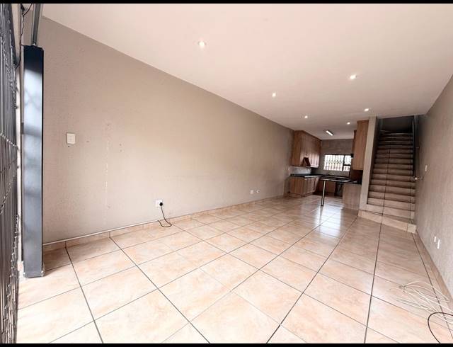 3 BEDROOM APARTMENT TO LET IN HUTTENHEIGHTS